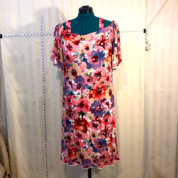 Versona Dresses & Skirts - Versona Floral Dress